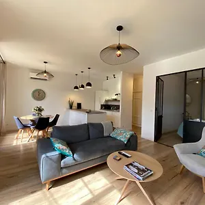 https://la-place-du-village.fr-provencehotel.com