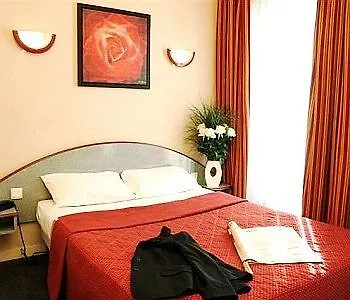 Nouvel Hotel Eiffel Paris 3*,