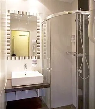 ***  Nouvel Hotel Eiffel Paris France