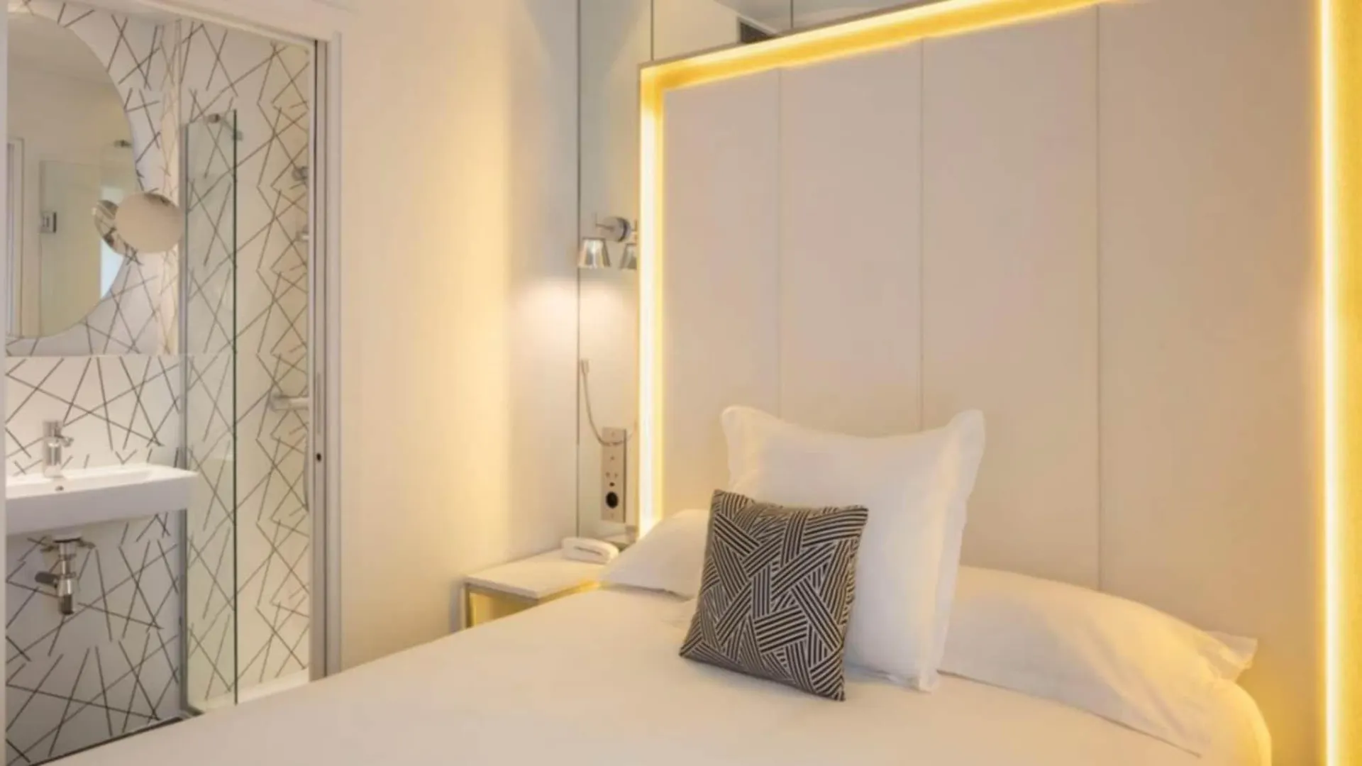 Nouvel Hotel Eiffel Paris 3*,