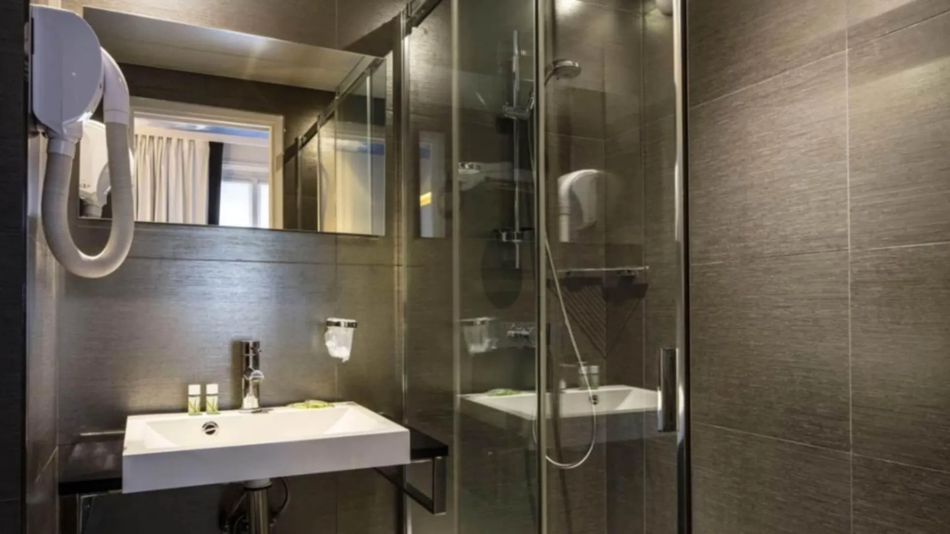 Nouvel Hotel Eiffel Paris