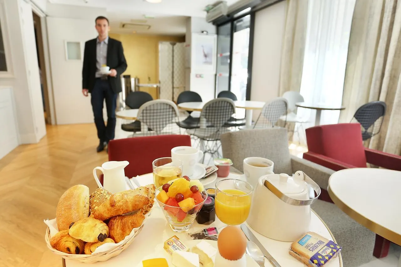 Nouvel Hotel Eiffel Paris 3*,