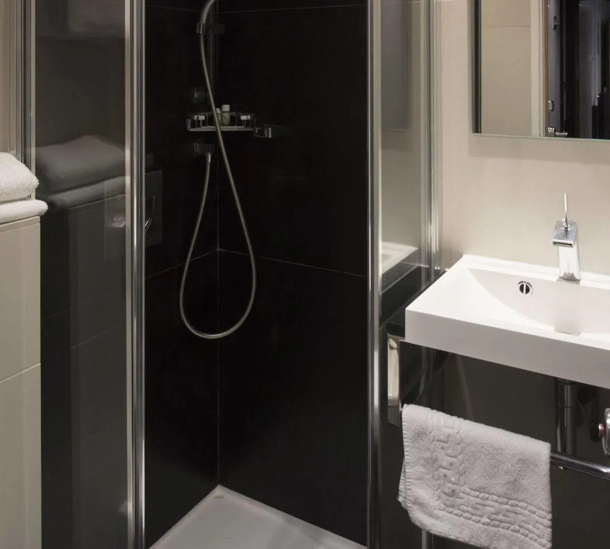 Nouvel Hotel Eiffel Paris 3*,
