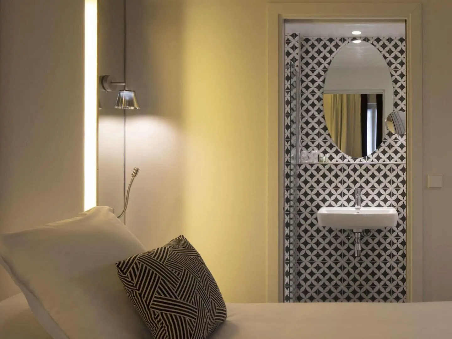 Nouvel Hotel Eiffel Paris