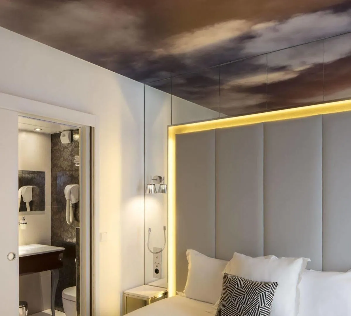 Nouvel Hotel Eiffel Paris